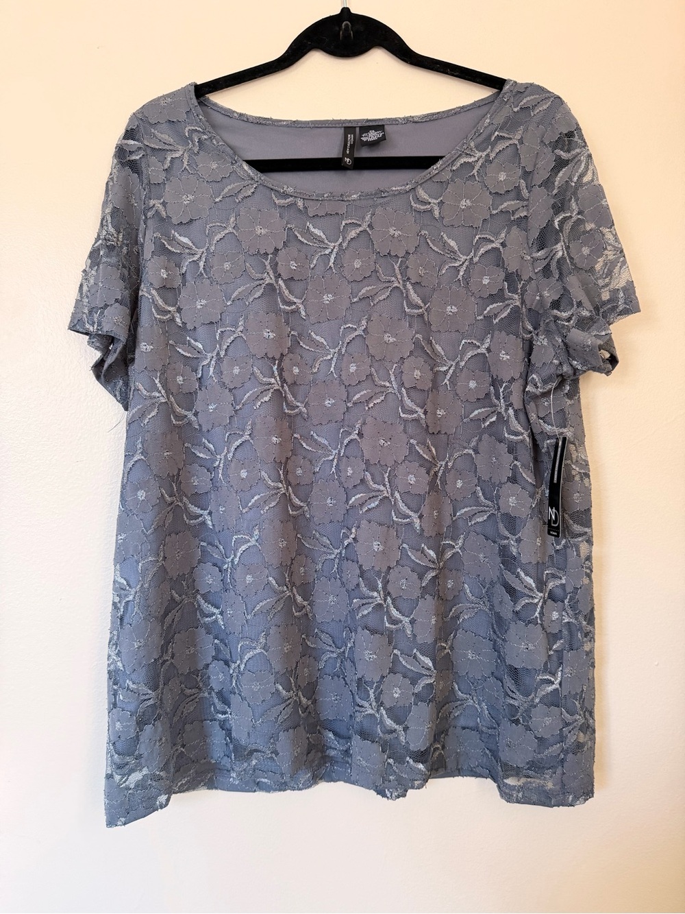 new directions Gray Floral Short Sleeve Blouse Lace Overlay 2X NWT